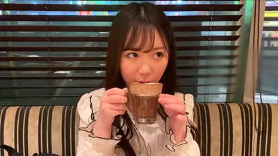 ಅವಳು ವಿಶ್ವವಿದ್ಯಾನಿಲಯದಲ್ಲಿ ಅದೇ ಕ್ಲಬ್‌ಗೆ ಸೇರಿದ ಸ್ನೇಹಿತೆ. ಮತ್ತು ಕ್ಲಬ್‌ನಲ್ಲಿ ಅವಳು ಅತ್ಯಂತ ಆಕರ್ಷಕ ಹುಡುಗಿ. ಇದು ಜಪಾನಿನ ಮಾದಕ ವಾತಾವರಣವಾಗಿದೆ.